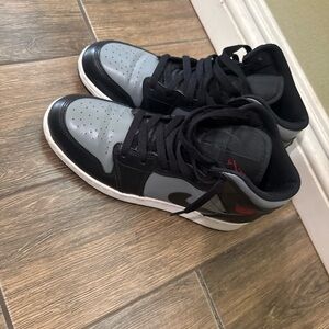 Nike Air Jordan 1 Mid GS Shadow Black Gym Red Particle Grey 554725 096 Sz 7Y
